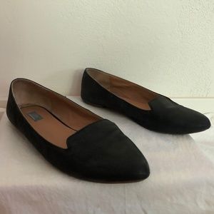 GRAY by Saks Fifth Avenue Black Leather Flats Sz 7